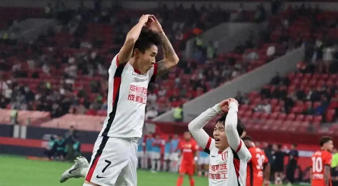 关于今晚成都蓉城备战CBA季后赛；遗憾出局细节曝光；质疑声仍在；临场指挥获称赞的信息